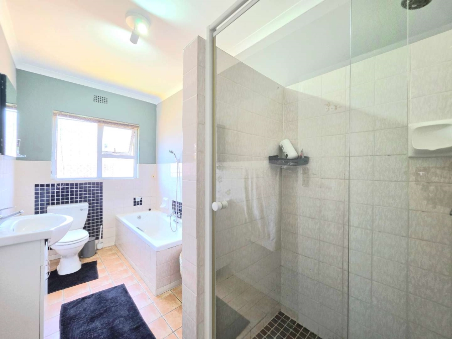 5 Bedroom Property for Sale in Plattekloof Western Cape